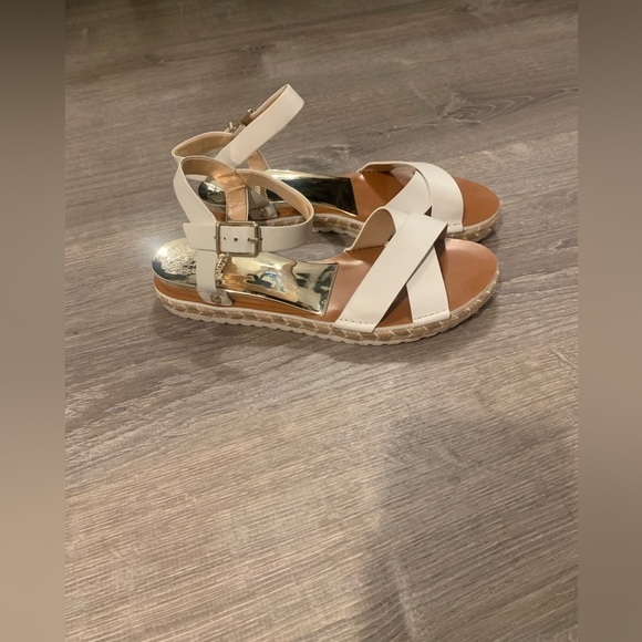 Vince Camuto Kankitta Cross Strap Leather
Jute Sandal - Picture 3 of 5